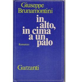 In alto, in cima a un palo